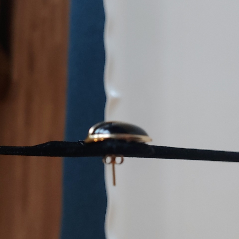 Vintage black onyx and 14k earrings - Picture 4 of 4